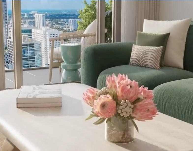 Swimming pool at Seven Park Residences in Hallandale-Hollywood Resort-style pool at Seven Park Residences